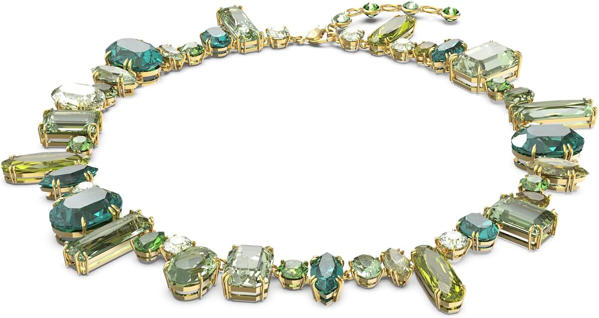 Avis sur le collier Gema de Swarovski : élégance en vert et or