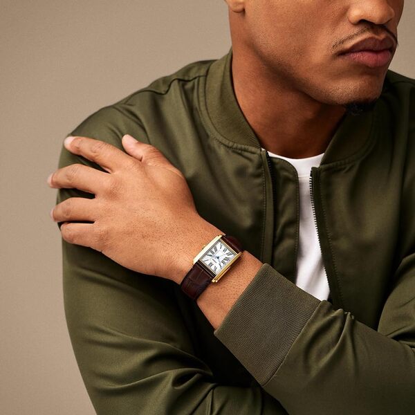 Fossil Carraway Watch for Men, Quartz Movement with Leather Or Stainless Steel Strap, Ton argenté