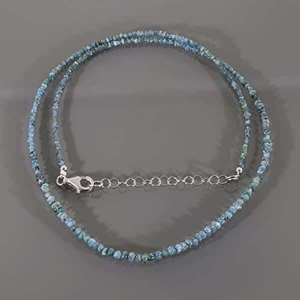 Découvrez notre avis sur le collier en argent 925 avec diamant bleu : un bijou raffiné qui séduit par son éclat et sa finesse. Idéal pour sublimer votre tenue.