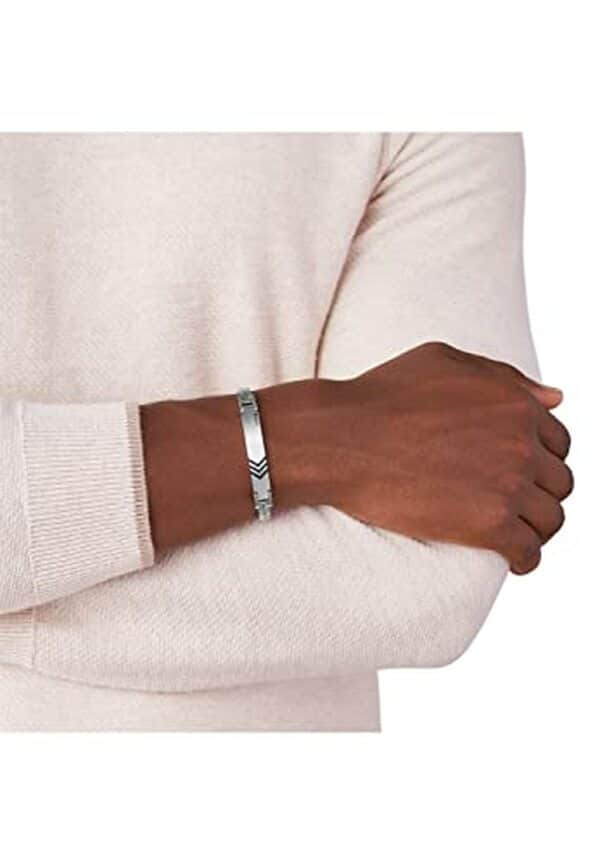 Découvrez notre avis sur le bracelet Fossil JF03392040, un accessoire sophistiqué pour hommes qui allie élégance et qualité exceptionnelle.