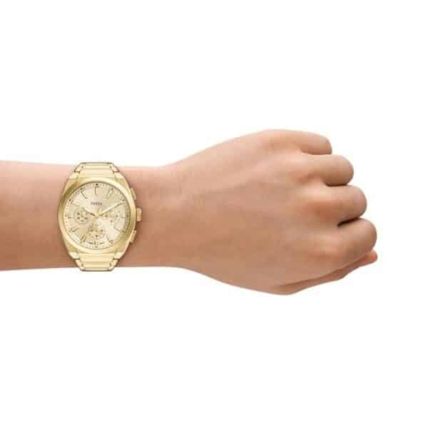 Découvrez le test complet de la montre Fossil Everett chronographe : une montre alliant style élégant et performance de haut niveau pour les amateurs de montres modernes.