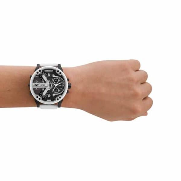 Découvrez notre avis complet sur la montre Diesel Mr. Daddy 2.0 57mm DZ7478 : design imposant, fonctionnalités innovantes et style unique pour les amateurs de montres statement