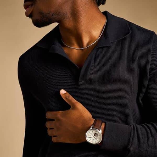 Découvrez la montre Fossil Townsman avec mouvement automatique et choix de bracelet métallique ou en cuir pour un style raffiné et moderne