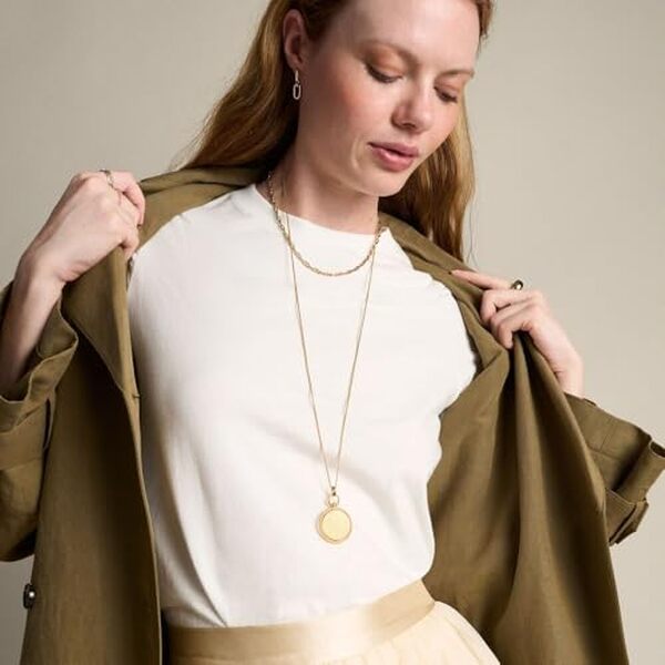 Découvrez notre avis complet sur le collier à pendentifs ronds Fossil en acier doré : style, qualité et prix passés au crible pour un bijou chic et intemporel