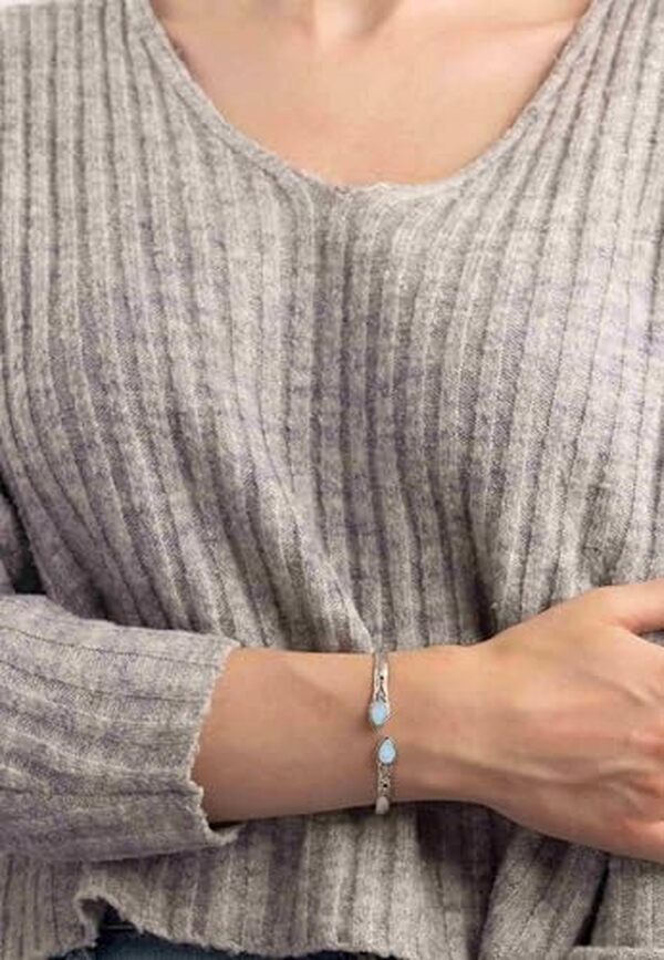 Découvrez notre avis complet sur le bracelet Mantraroma en argent 925 et pierre de lune blanche. Guide d'achat et conseils d'entretien pour ce bijou féminin élégant et intemporel.