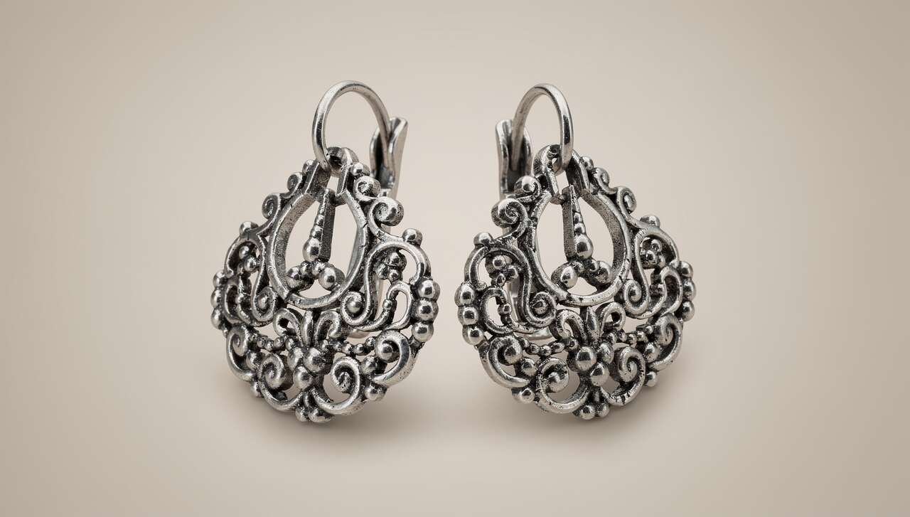 Boucles d'oreilles corses : bien plus que des accessoires
